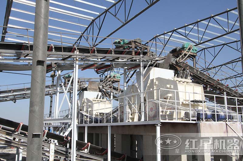 反擊式破碎機(jī)作業(yè)圖